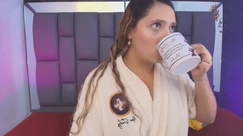 Mia online show from February 3, 12:10 pm