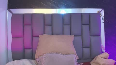 Mia online show from February 25, 12:04 pm