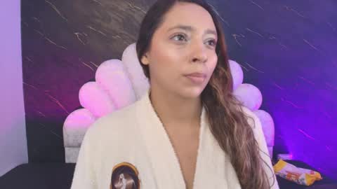 Mia online show from April 27, 12:14 pm