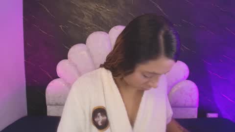 Mia online show from May 1, 12:10 pm