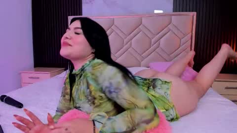 Snapshot of miaafarrel chatting on November 29, 7:39 pm Miaa Farrel online show from November 29, 7:39 pm