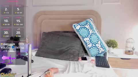 miaaffox online show from March 8, 2:04 am