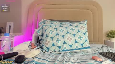 miaaffox online show from March 14, 1:01 am