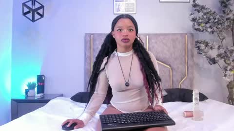 miaakittyy online show from May 10, 11:37 am