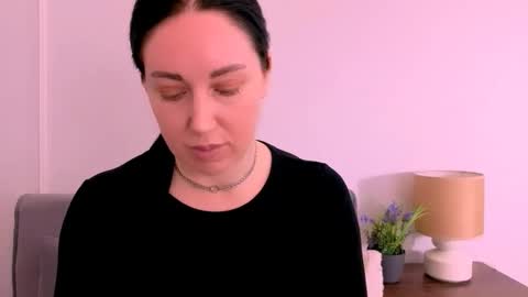 Mia online show from April 27, 4:27 pm