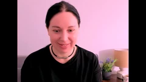 Mia online show from April 28, 3:28 pm