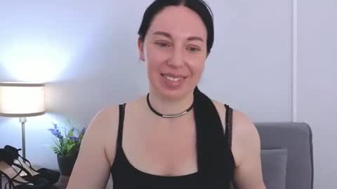 Mia online show from June 5, 3:18 pm