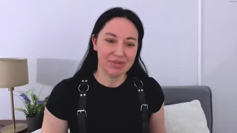 Mia online show from June 16, 4:31 pm