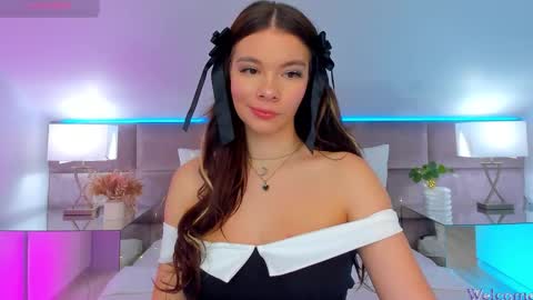 Mia online show from October 18, 7:36 pm