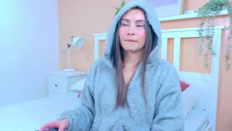 Snapshot of miaanderson__ chatting on April 19, 12:37 pm miaanderson__ online show from April 19, 12:37 pm