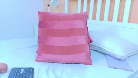 Snapshot of miaanderson__ chatting on April 19, 6:10 pm miaanderson__ online show from April 19, 6:10 pm