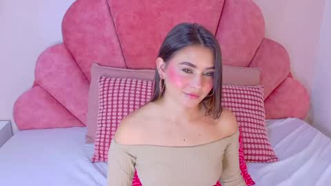 Snapshot of miaanderson__ chatting on April 21, 11:38 am miaanderson__ online show from April 21, 11:38 am