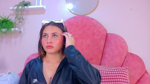 Snapshot of miaanderson__ chatting on April 23, 11:42 am miaanderson__ online show from April 23, 11:42 am