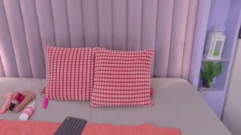 Snapshot of miaanderson__ chatting on May 13, 12:46 pm miaanderson__ online show from May 13, 12:46 pm