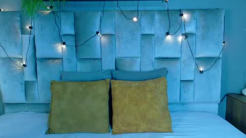 Snapshot of miaanderson__ chatting on May 14, 12:23 pm miaanderson__ online show from May 14, 12:23 pm