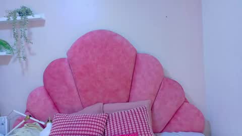 Snapshot of miaanderson__ chatting on May 23, 12:09 pm miaanderson__ online show from May 23, 12:09 pm