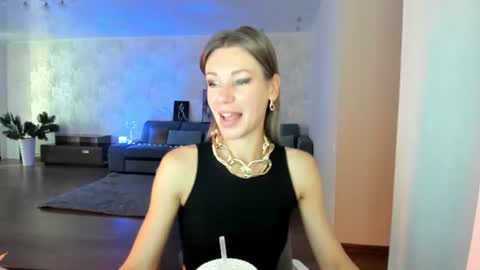 Mia online show from July 8, 4:28 am