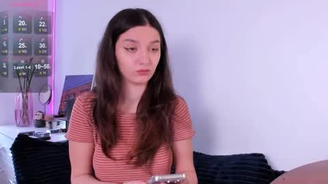 Snapshot of miabellee_ chatting on May 18, 6:52 am mia online show from May 18, 6:52 am