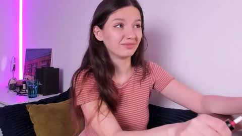 Snapshot of miabellee_ chatting on June 5, 12:39 am mia online show from June 5, 12:39 am