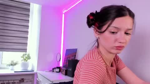 mia online show from July 10, 3:58 pm