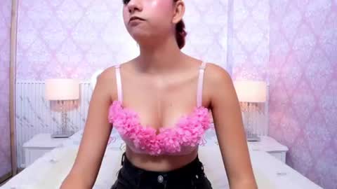 Snapshot of miabloom19 chatting on June 11, 12:08 am Mia online show from June 11, 12:08 am