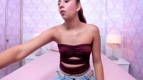 Snapshot of miabloom19 chatting on June 14, 2:24 am Mia online show from June 14, 2:24 am