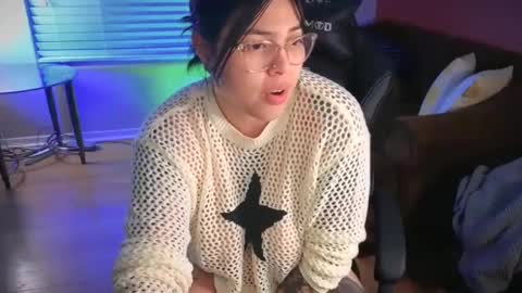 Mia online show from December 15, 5:02 am