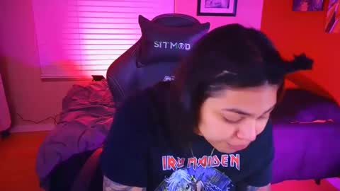 Mia online show from December 31, 1:26 am