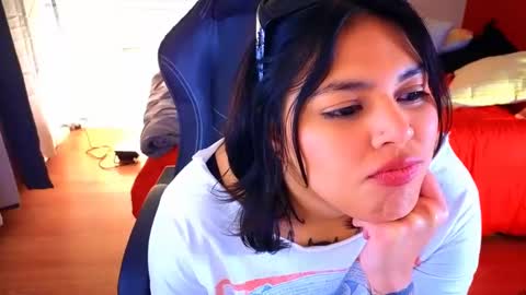 Mia online show from January 8, 6:31 am