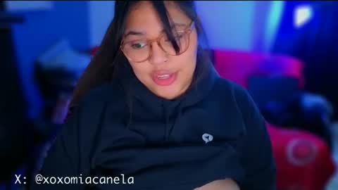 Mia online show from December 15, 3:11 am