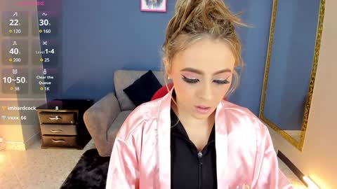 Snapshot of miacarperrlux chatting on January 5, 9:03 pm MiaCarper online show from January 5, 9:03 pm