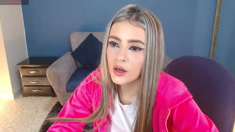 Snapshot of miacarperrlux chatting on February 3, 11:58 pm MiaCarper online show from February 3, 11:58 pm