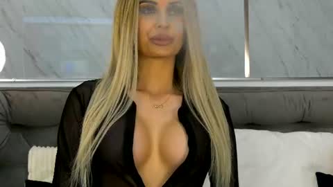 Mia online show from June 19, 6:12 pm