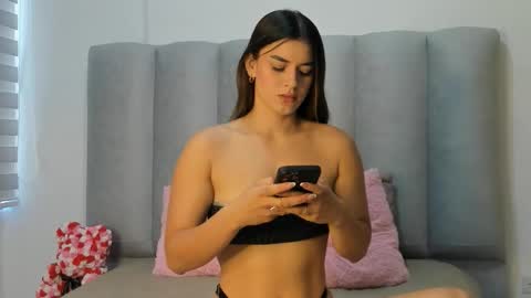 miacleark online show from November 6, 5:25 pm