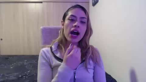 Snapshot of miacollings1 chatting on November 22, 2:21 am Miia online show from November 22, 2:21 am