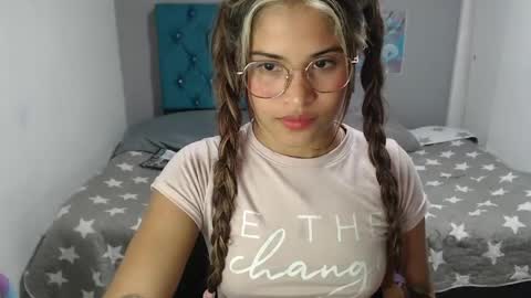 miacumgirl online show from April 30, 9:30 pm