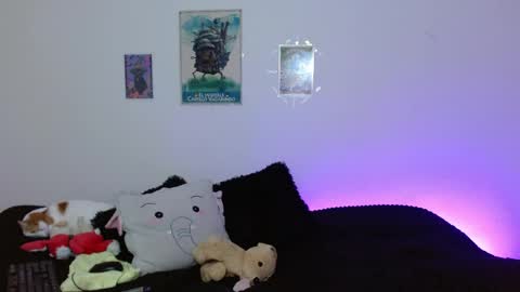 Snapshot of miadavisxx chatting on April 14, 9:32 pm Mia david online show from April 14, 9:32 pm