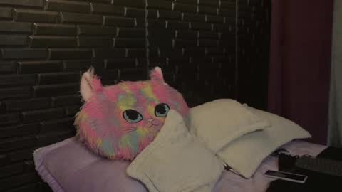 Mia online show from January 23, 6:49 am