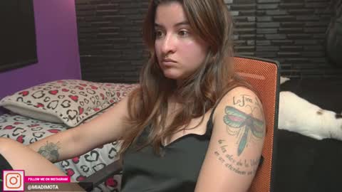 Mia online show from November 15, 7:49 am