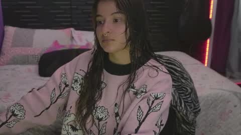 Snapshot of miadimota chatting on February 2, 1:04 am Mia online show from February 2, 1:04 am