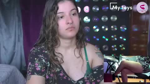 Snapshot of miadimota chatting on April 11, 4:22 pm Mia online show from April 11, 4:22 pm