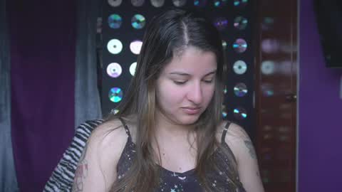 Snapshot of miadimota chatting on May 3, 3:18 pm Mia online show from May 3, 3:18 pm