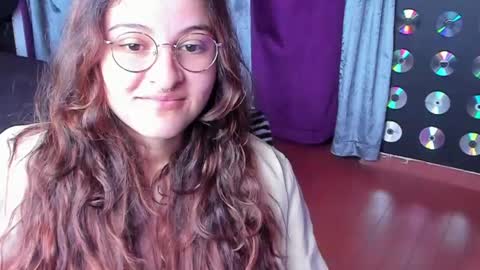Snapshot of miadimota chatting on May 18, 4:24 pm Mia online show from May 18, 4:24 pm