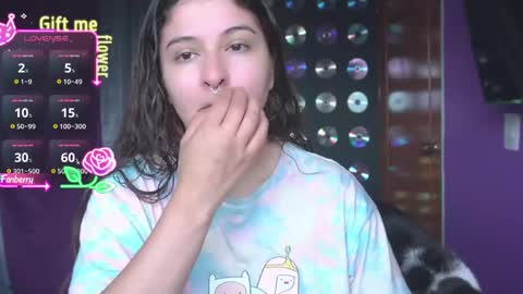 Mia online show from June 7, 7:28 pm