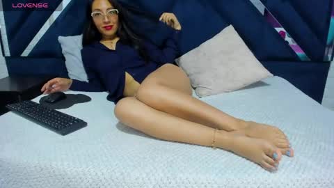 Snapshot of miadivinehyh chatting on May 12, 1:41 pm miadivinehyh online show from May 12, 1:41 pm