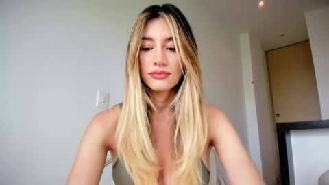 Mia online show from May 30, 7:44 pm