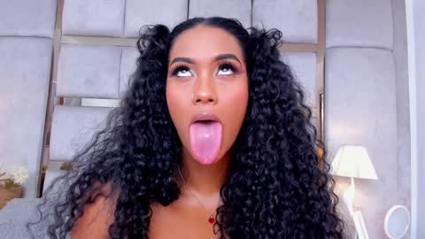 Call me Mia online show from December 6, 11:14 pm