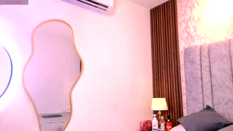 miagomezx online show from May 1, 7:51 pm