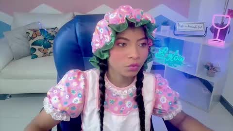 miagreys1 online show from October 31, 11:44 am