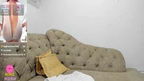 Miah Collins online show from December 5, 9:18 am